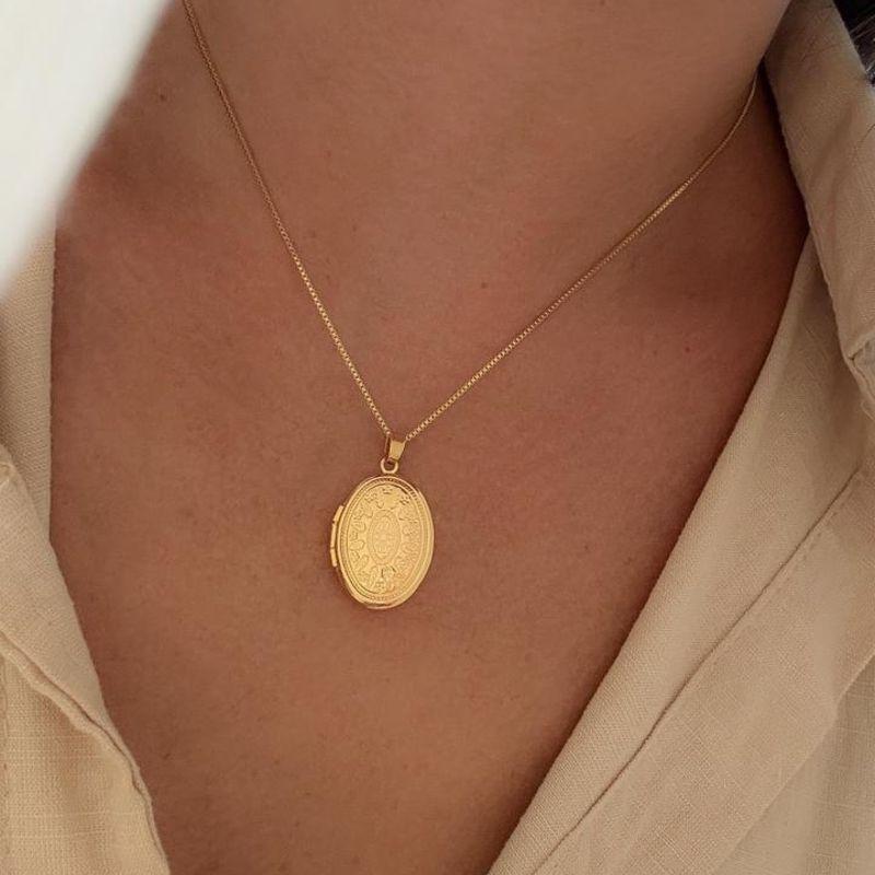 corrente com relicário