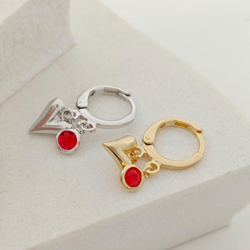 argolinha com coração e pedra vermelha rhodio