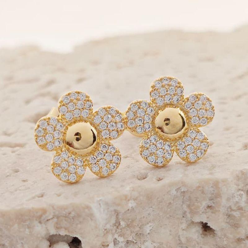 brinco de flor cravejada