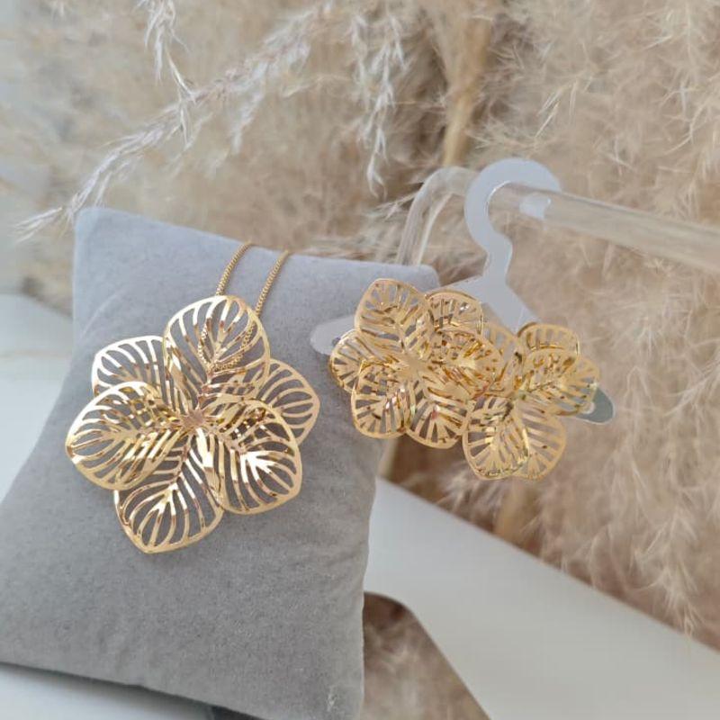 conjunto flor vazada