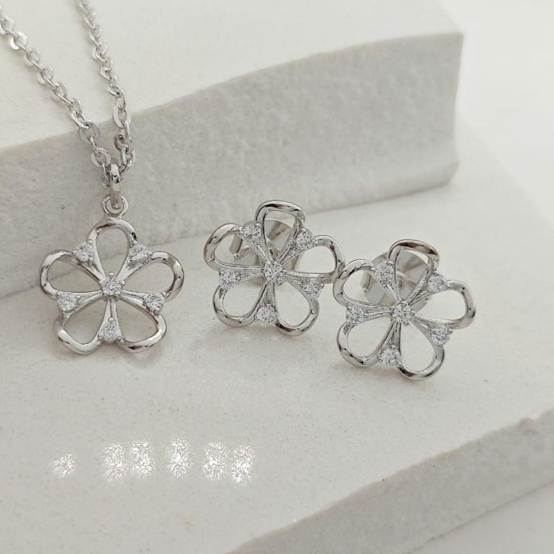 conjunto flor vazada rhodio